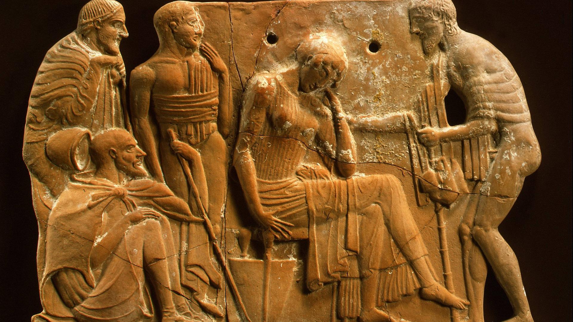 Eine Terrakotta-Plakette, ca. 460-450 vor Christus: Während Odysseus' Irrfahrt wurde seine Frau Penelope von mächtigen Freiern bedrängt, doch sie wartete treu auf ihn.