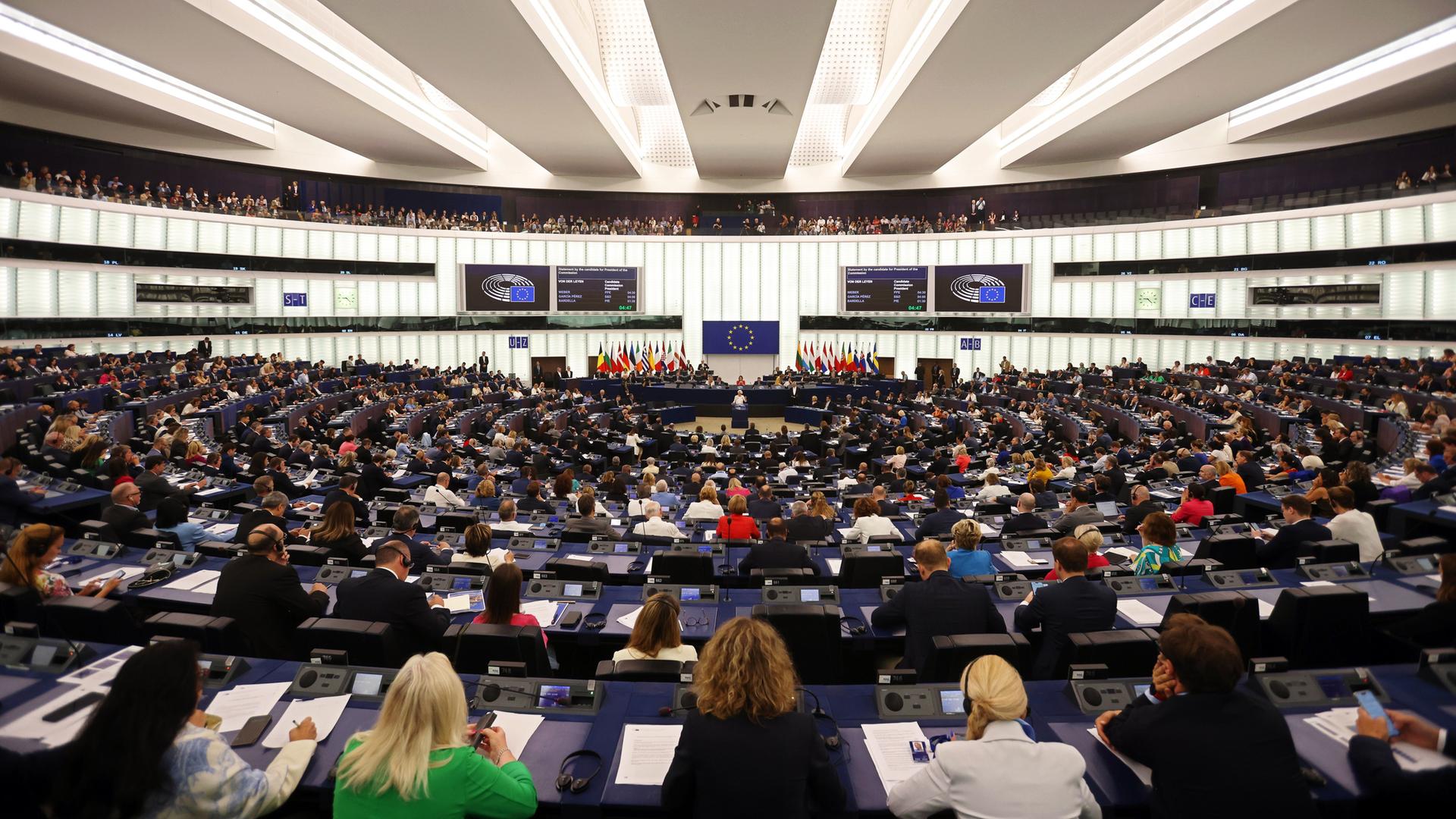  Blick in den Plenarsaal des Europäischen Parlaments