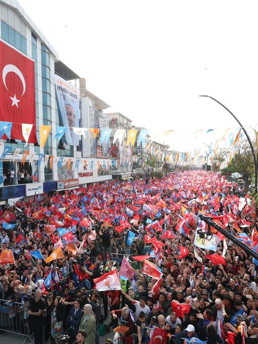 Turkish President and Leader of the Justice and Development AK Party, Recep Tayyip Erdogan addresses the crowd during election rally Turkish President and Leader of the Justice and Development AK Party, Recep Tayyip Erdogan addresses the crowd during election rally in Ankara, Turkiye on May 11, 2023. Photo by Recep Tayyip Erdoan  apaimages Ankara Ankara Turkey 110523_TURKIYE_TPO_00 4 Copyright: xapaimagesxRecepxTayyipxErdoanxxapaimagesx