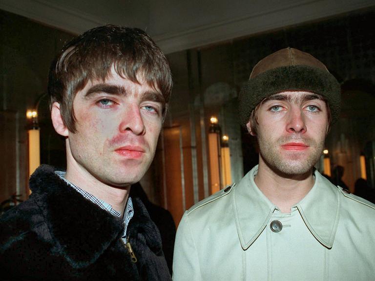 Die Brüder Noel (li.) und Liam Gallagher von der britischen Pop-Gruppe "Oasis".