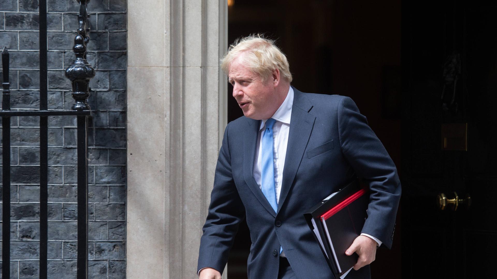 Der britische Premierminister Boris Johnson verlässt seinen Amtssitz in Downing Street No. 10 Der britische Premierminister Boris Johnson verlässt seinen Amtssitz in Downing Street No. 10