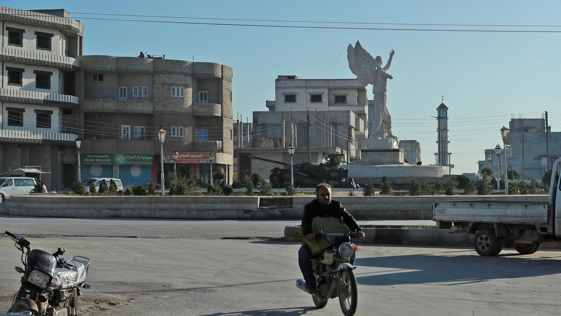 Ein Platz in der syrisch-kurdischen Stadt Kobane. Ein Platz in der syrisch-kurdischen Stadt Kobane.