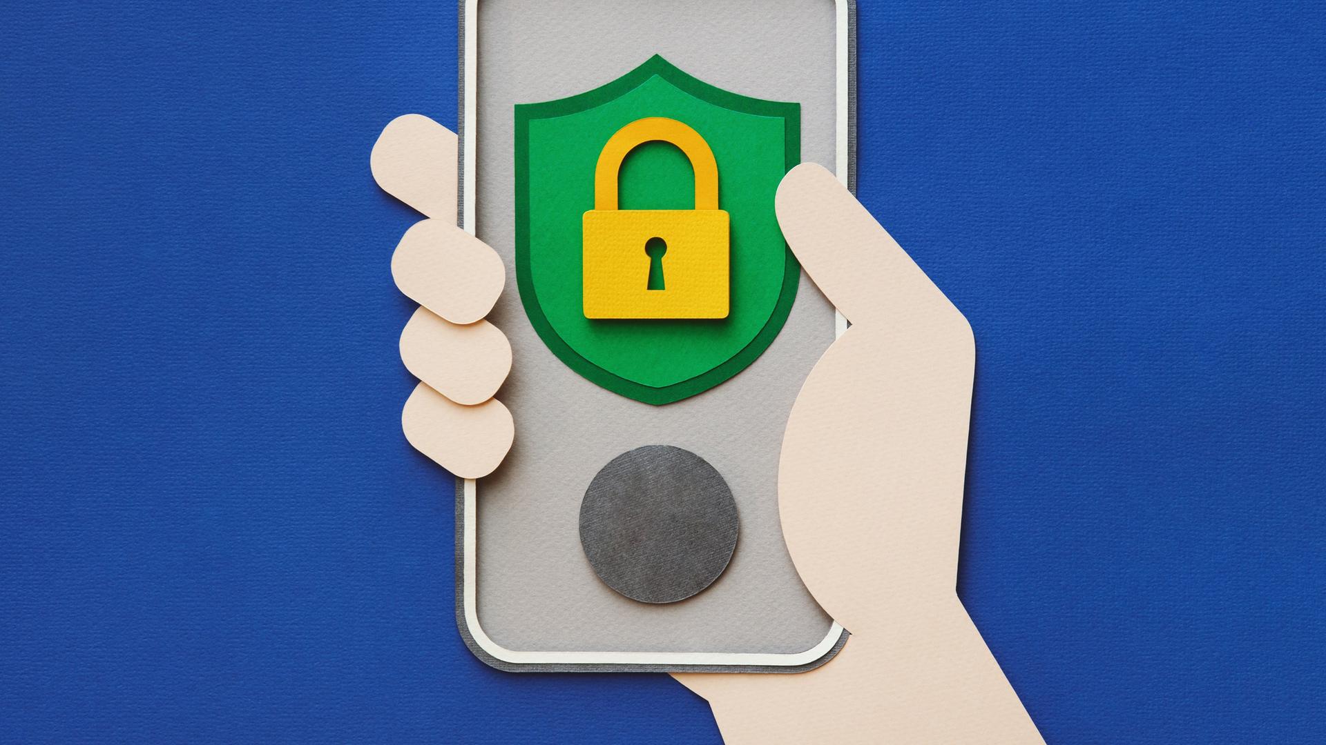 Papierschnitt einer Hand, die ein Smartphone mit dem Sicherheitsschlüsselschloss hält. Papierschnitt einer Hand, die ein Smartphone mit dem Sicherheitsschlüsselschloss hält.