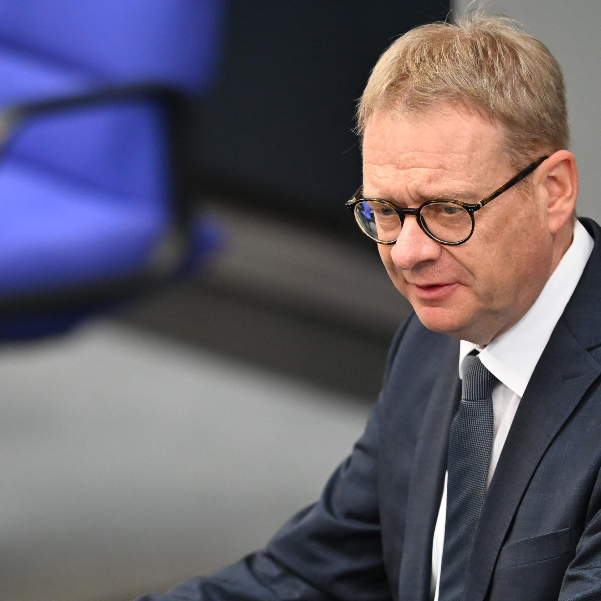 Thomas Gebhart (CDU) spricht im Plenarsaal des Bundestag.