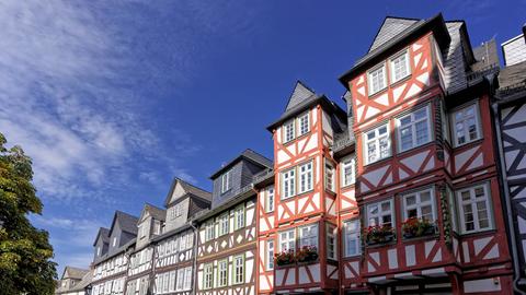 Der Schillerplatz in Wetzlar mit dem sogenannten Jerusalemhaus, ein altes Fachwerkhaus