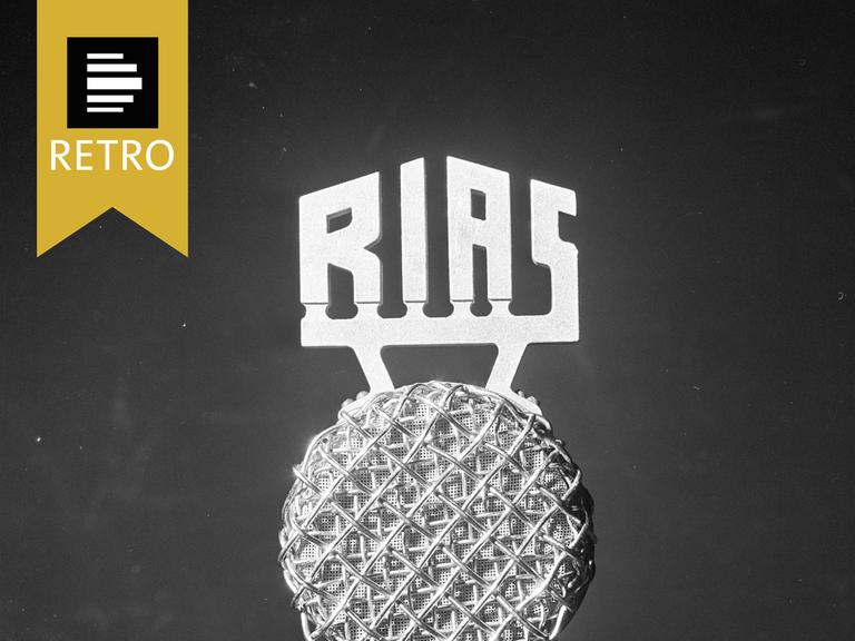 Mikrofon mit RIAS-Logo