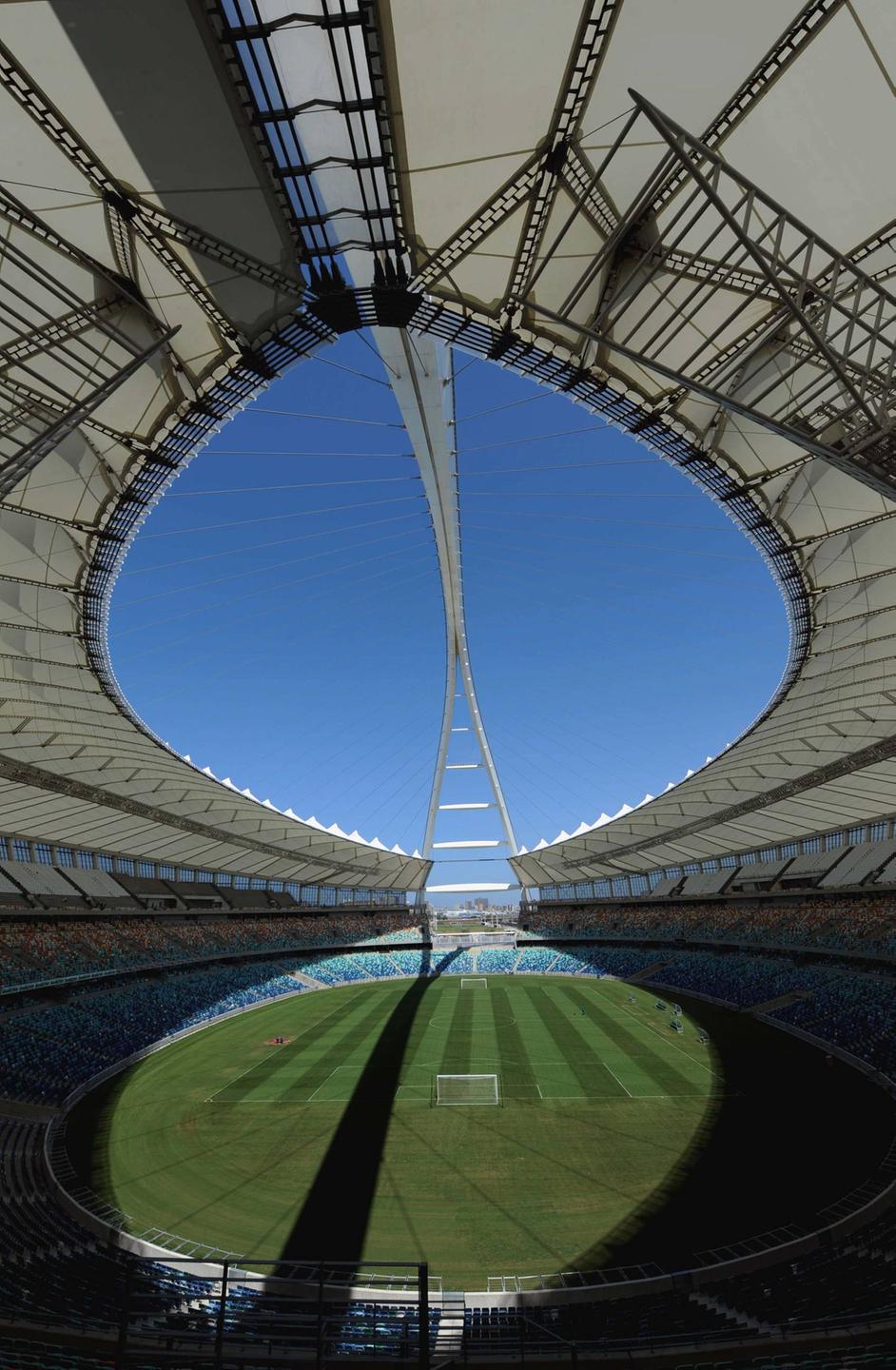 Eindrucksvoll: das Dach des Moses-Mabhida-Stadions in Durban, Südafrika.