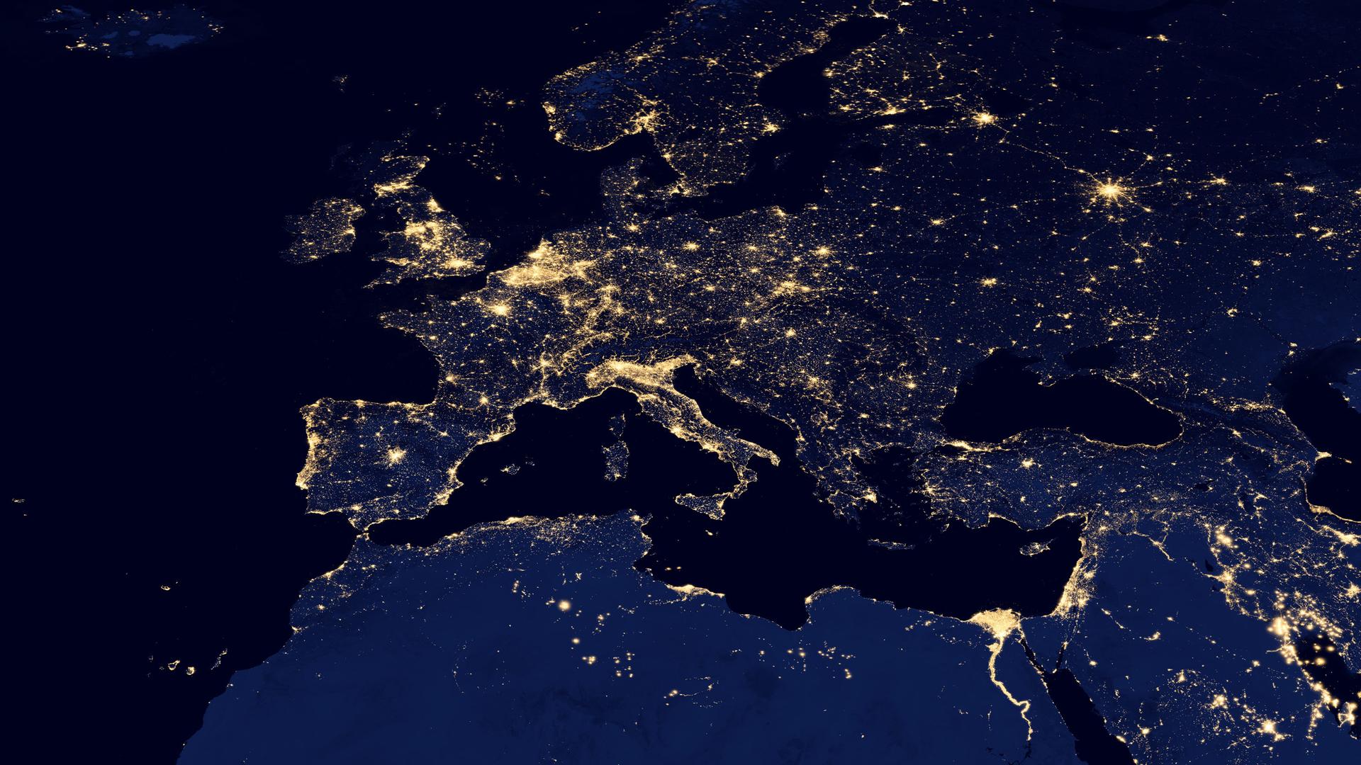Schrecklich hell: In vielen Gebieten Europas gibt es keine dunklen Nächte mehr, wie diese Satellitenaufnahme zeigt.