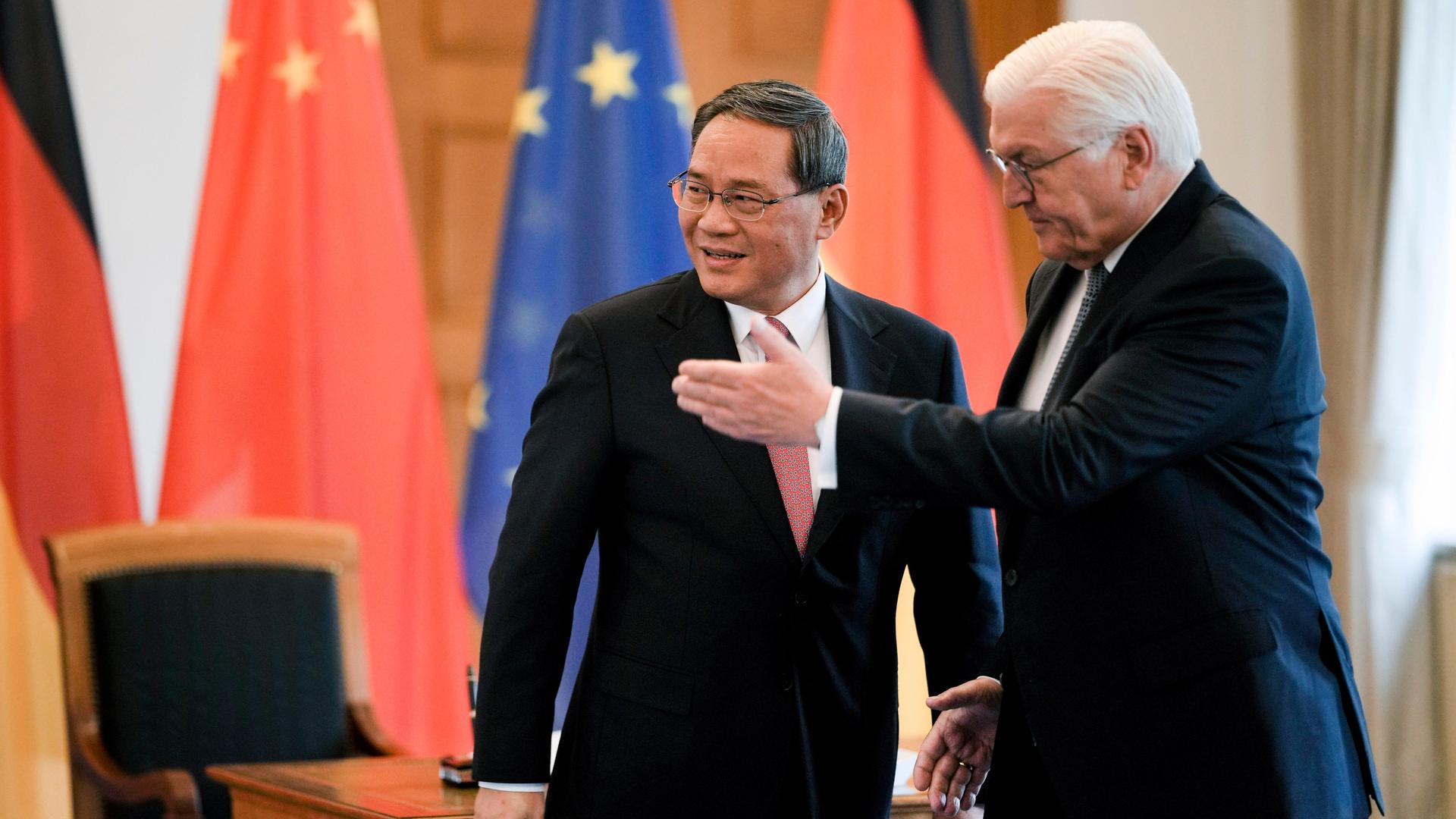 Der chinesische Ministerptäsident Li Qiang und Bundespräsident Steinmeier im Schloss Bellevue