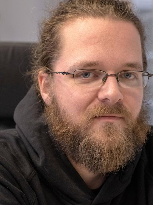 Der Politologe Arne Semsrott vom Verein Open Knowledge Foundation in Berlin Foto vom 07 02 2019 D