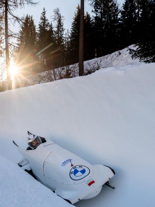 Linda Weiszewski aus Polen auf der Bob Rund bei der Weltmeisterschaft in St. Moritz 2023

