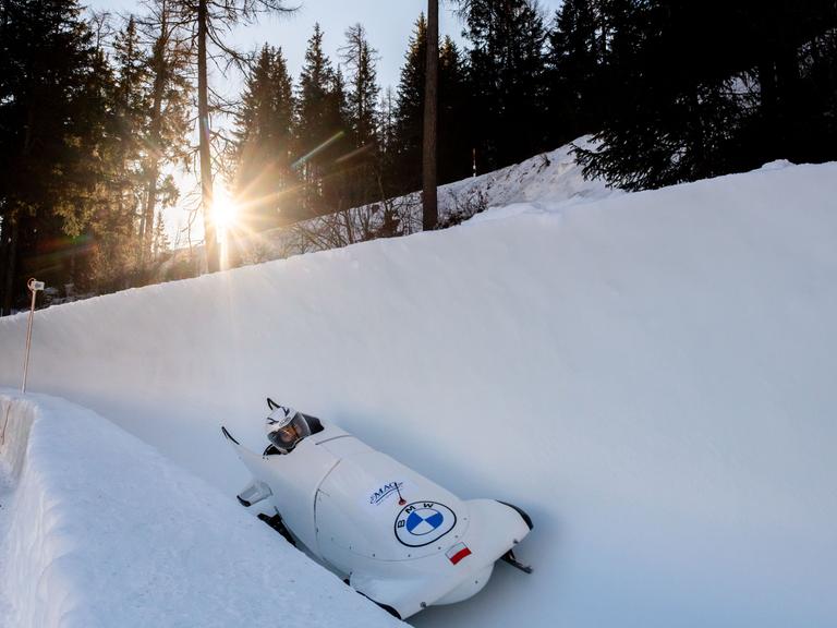Linda Weiszewski aus Polen auf der Bob Rund bei der Weltmeisterschaft in St. Moritz 2023

