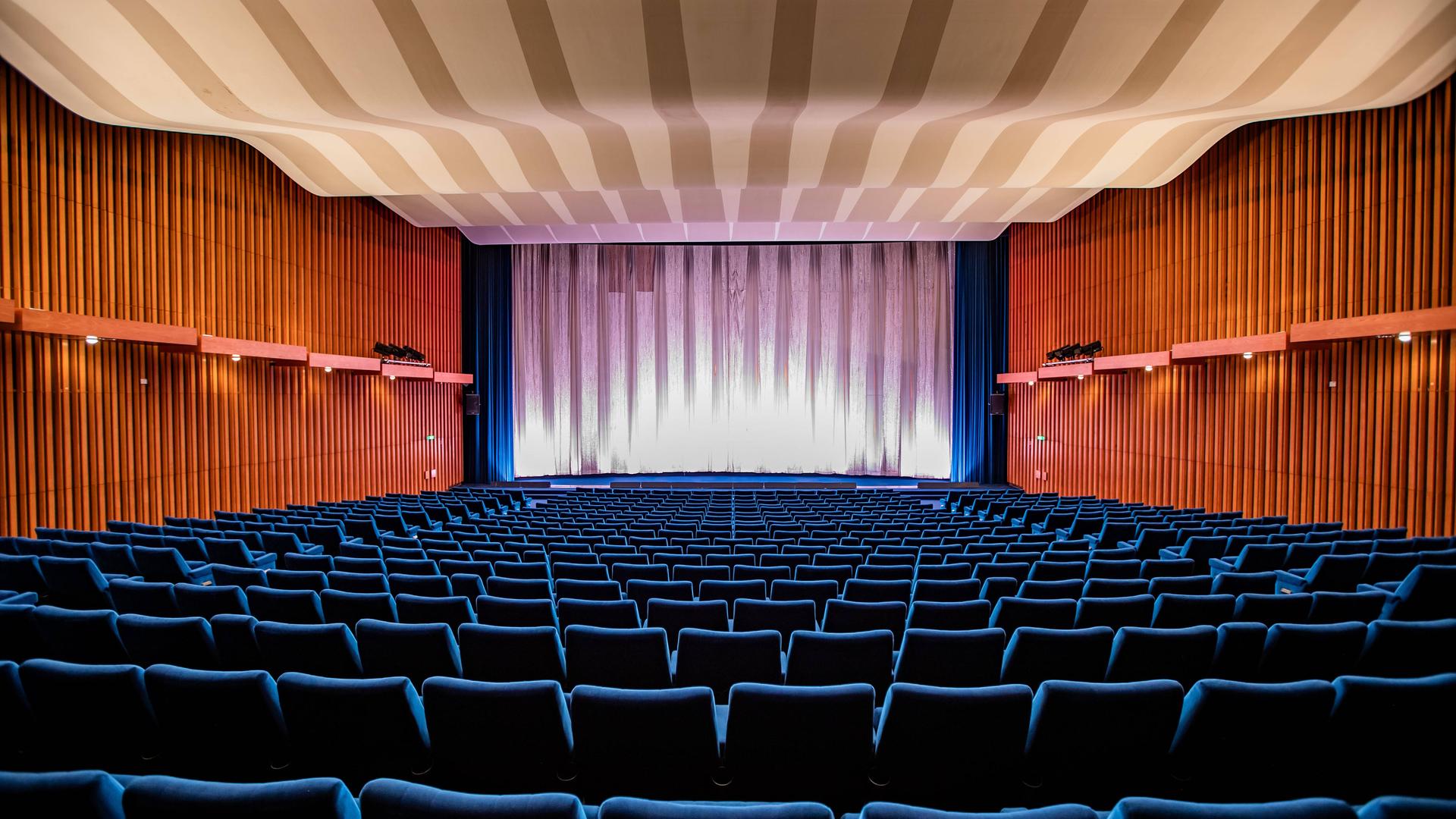 Der Kinosaal im Kino International auf der Karl-Marx-Allee in Berlin Der Kinosaal im Kino International auf der Karl-Marx-Allee in Berlin