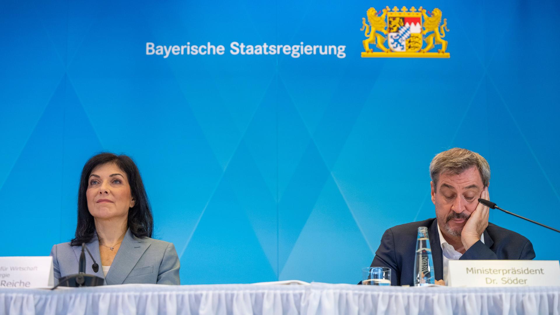 Gmund Am Tegernsee: Bundeswirtschaftsministerin Reiche (CDU) und Söder, (CSU) Ministerpräsident von Bayern, nehmen nach der Klausurtagung des bayerischen Kabinetts an einer Pressekonferenz teil.
