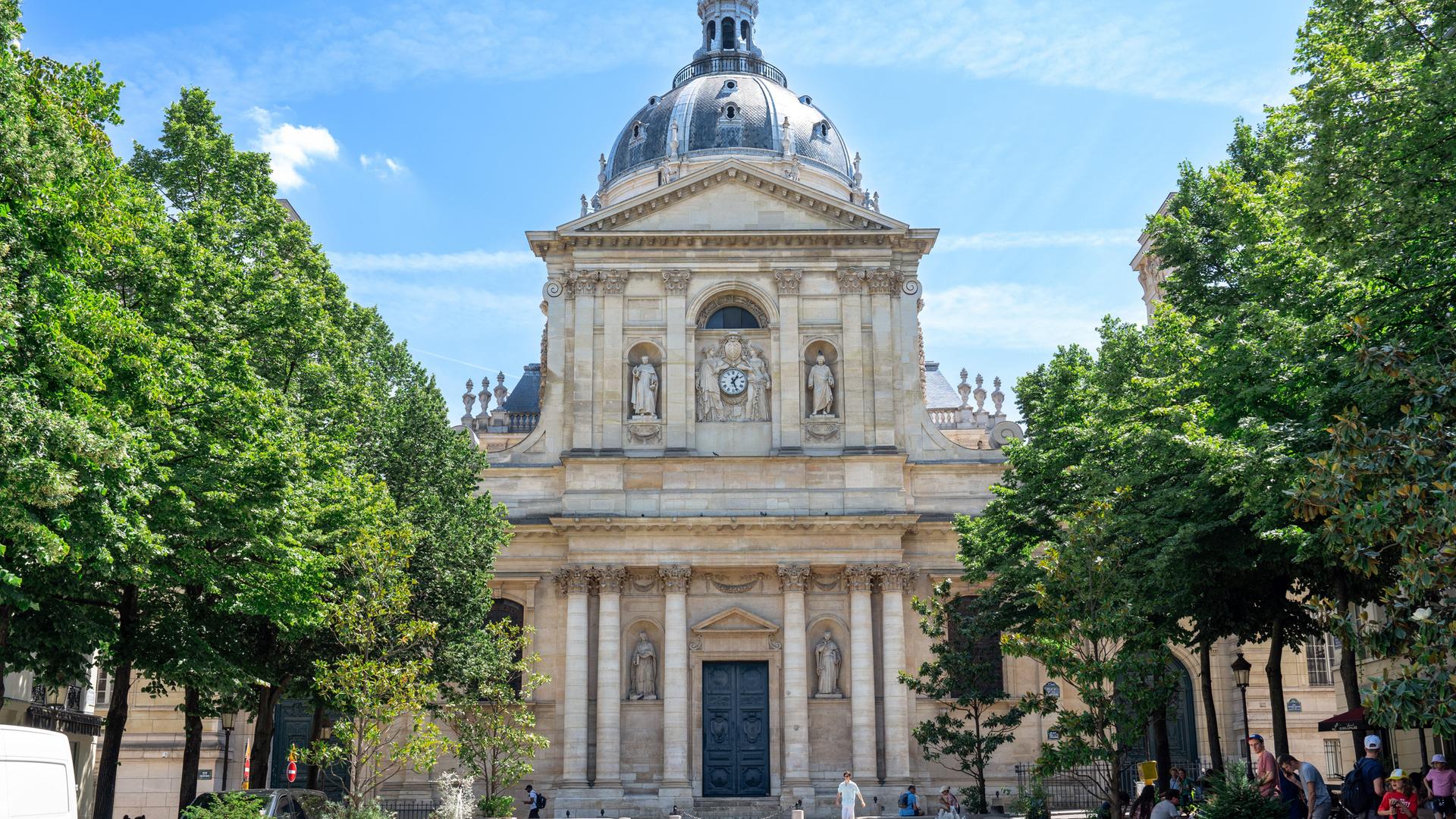 Die Kapelle auf dem Campus der Pariser Universität Sorbonne zählt zum Weltkulturerbe und stand 2026 auf der „World Monuments Watch“-Liste. Die Kapelle auf dem Campus der Pariser Universität Sorbonne zählt zum Weltkulturerbe und stand 2026 auf der „World Monuments Watch“-Liste.