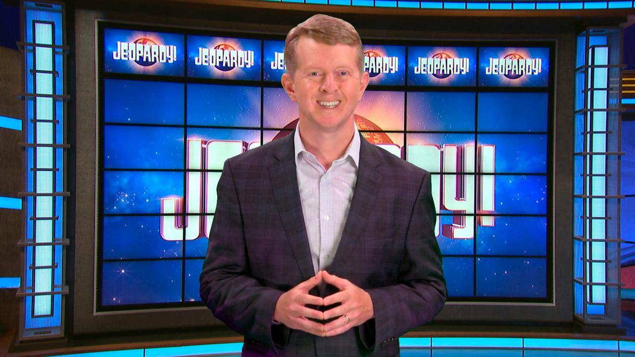 Dieses von JEOPARDY! veröffentlichte Bild zeigt Ken Jennings, einen 74-fachen Champion, am Set der beliebten Quizshow. Dieses von JEOPARDY! veröffentlichte Bild zeigt Ken Jennings, einen 74-fachen Champion, am Set der beliebten Quizshow.