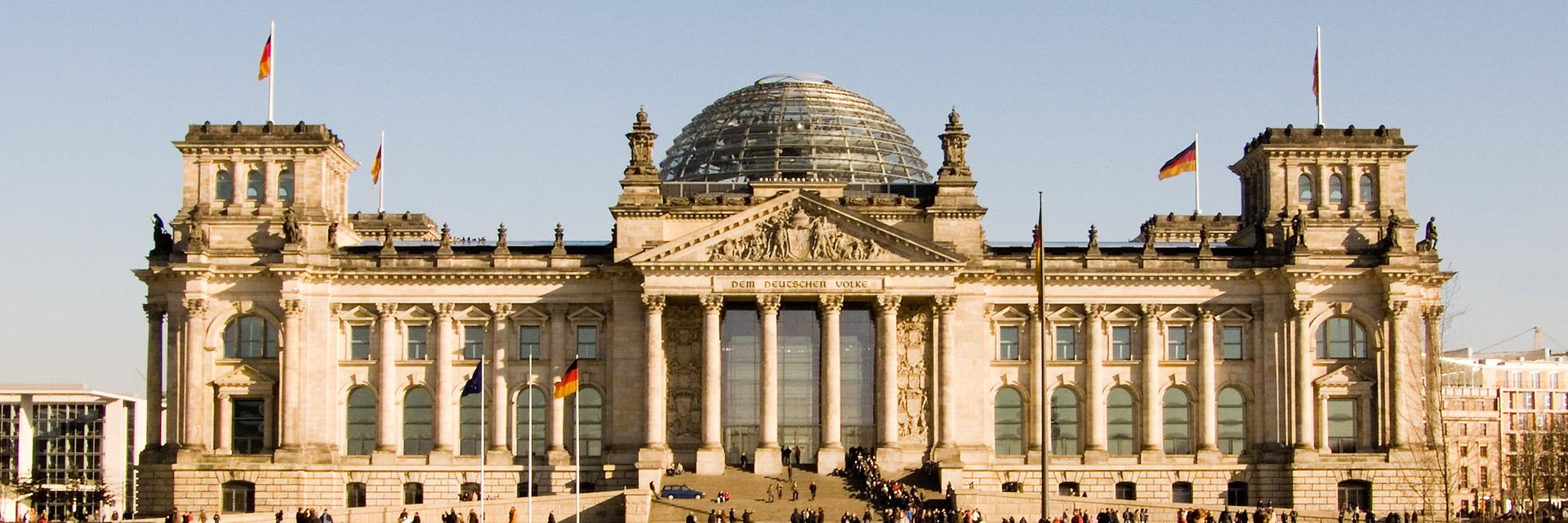 Blick auf den Reichstag bzw. Bundestag in Berlin. 