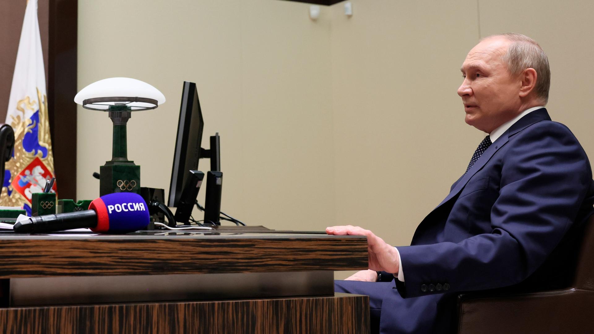 Der russische Präsident Wladimir Putin während eines Interviews mit dem TV-Sender Russia-1 Der russische Präsident Wladimir Putin während eines Interviews mit dem TV-Sender Russia-1