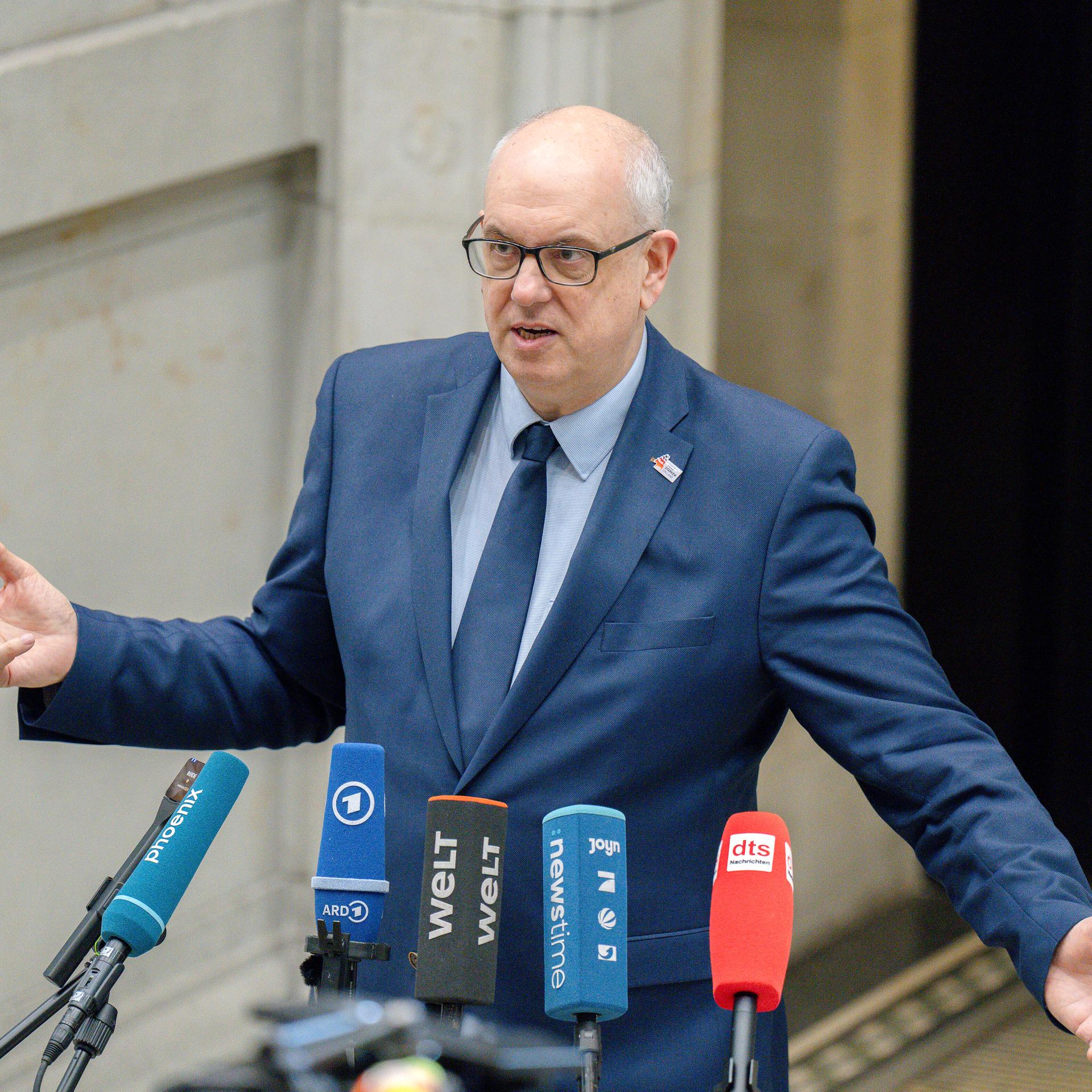 Andreas Bovenschulte beim Pressestatement am Rande der 1063. Sitzung des Bundesrates im Plenarsaal des Preußischen Herrenhauses. Berlin, 27.03.2026