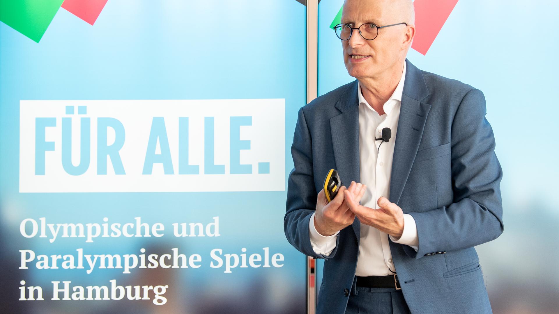 Hamburgs erster Bürgermeister, Peter Tschentscher (SPD), bei einer Informationsveranstaltung zur Bewerbung um Olympische und Paralympische Spiele. Hamburgs erster Bürgermeister, Peter Tschentscher (SPD), bei einer Informationsveranstaltung zur Bewerbung um Olympische und Paralympische Spiele.