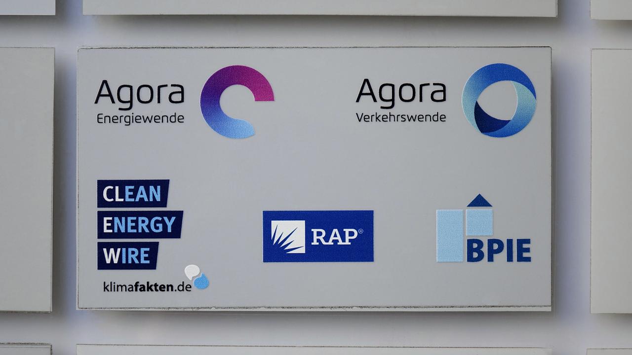 Das Eingangsschild von Agora Energiewende in Berlin 