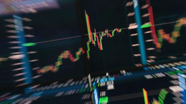 Bunte Kurven auf einem Bildschirm bei Euronext in Frankreich. 