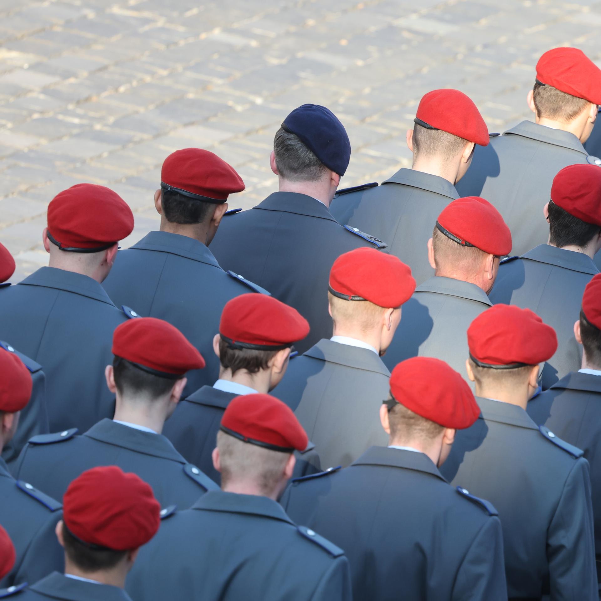 Anfrage der Linkspartei - Bundeswehr besucht mehr Schulen