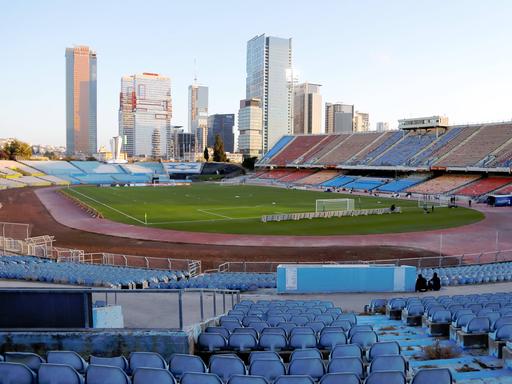 Überblick über das Ramat-Gan-Stadion in Tel Aviv. Die israelische Fußball-Liga hat ihren Spielbertrieb wieder aufgenommen.