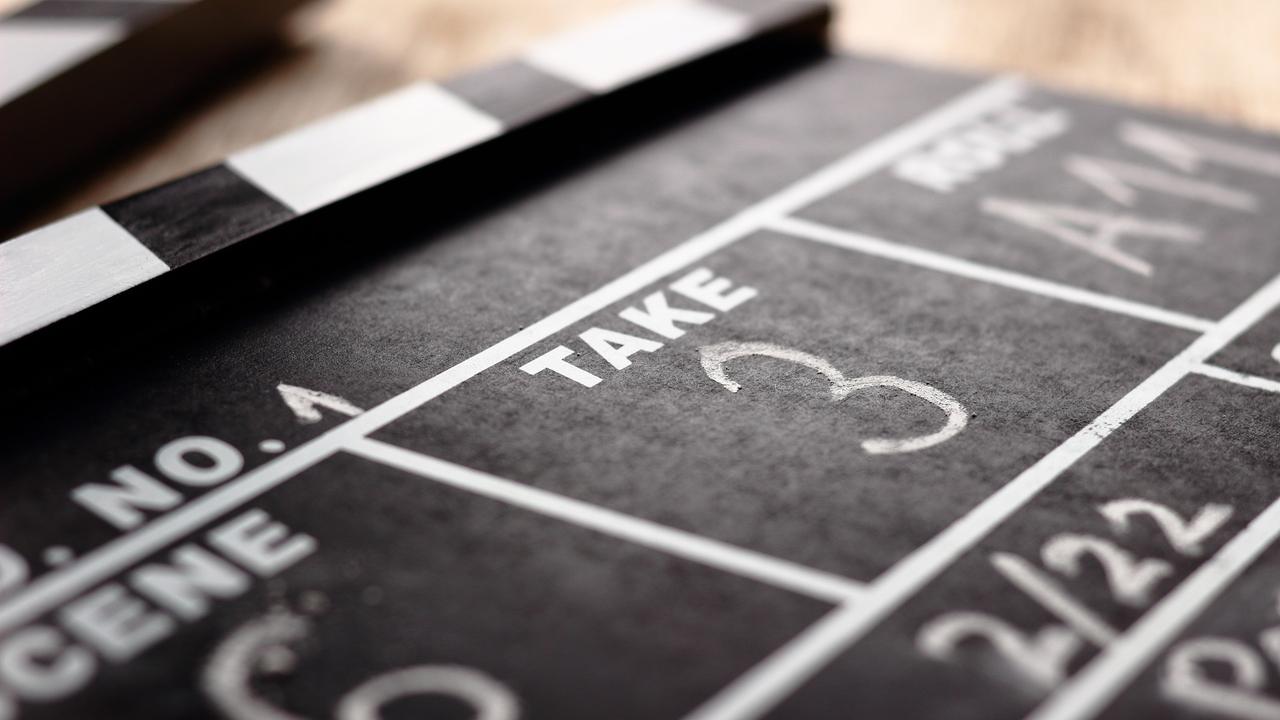 Ein Filmklappe in Nahaufnahme