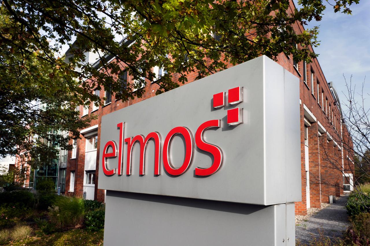 Das Logo am Firmensitz des Halbleiterherstellers Elmos Semiconductor SE in Dortmund.