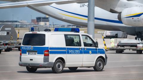 Nach dem Anschlagsversuch mit Drohnen am Flughafen Leipzig/Halle ermittelte zunächst unter anderem das Landeskriminalamt.