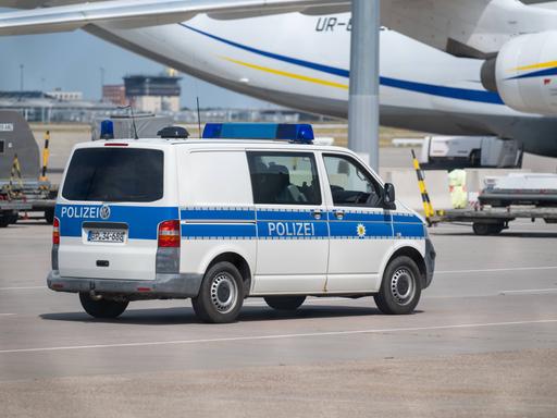 Nach dem Anschlagsversuch mit Drohnen am Flughafen Leipzig/Halle ermittelte zunächst unter anderem das Landeskriminalamt.