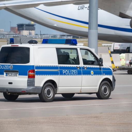 Nach dem Anschlagsversuch mit Drohnen am Flughafen Leipzig/Halle ermittelte zunächst unter anderem das Landeskriminalamt.