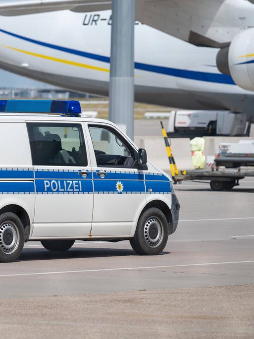 Nach dem Anschlagsversuch mit Drohnen am Flughafen Leipzig/Halle ermittelte zunächst unter anderem das Landeskriminalamt.