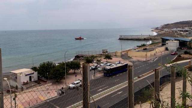 Blick vom Grenzzaun auf Teile der spanische Stadt Ceuta. Ceuta liegt an der nord-afrikanischen Küste