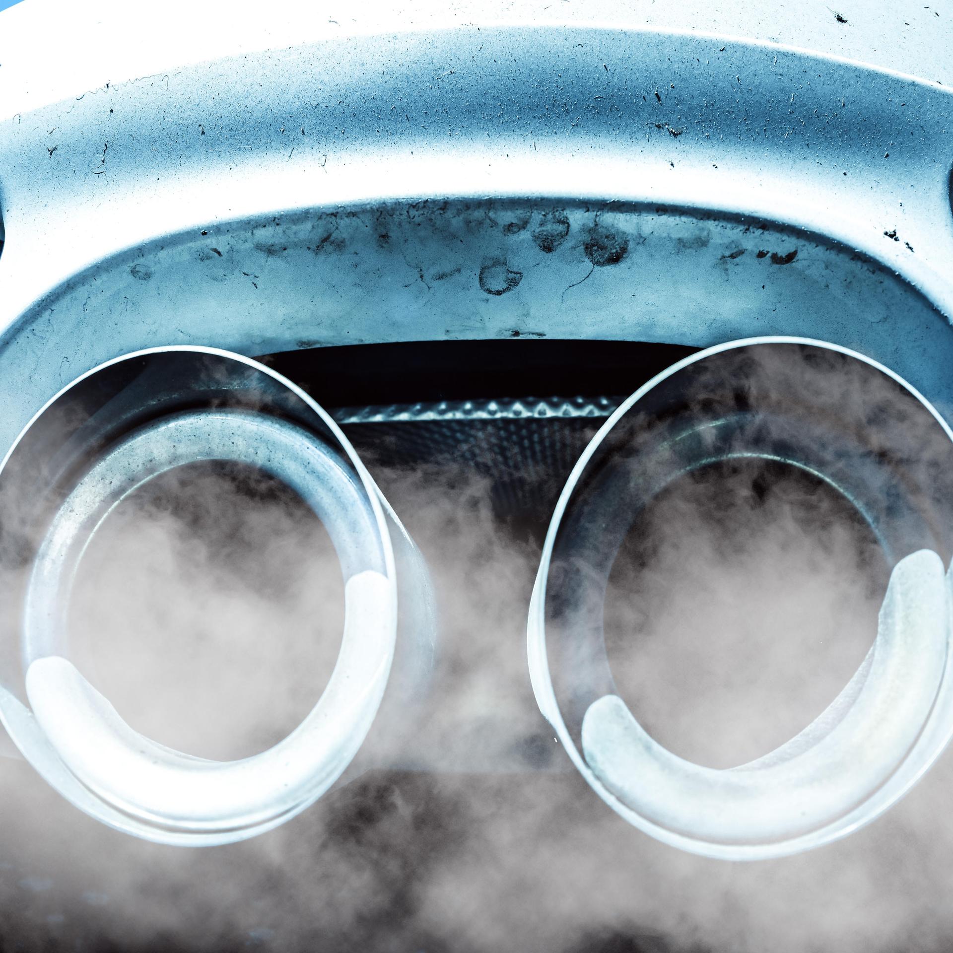 Autobranche und E-Mobilität - Der verzögerte Abschied vom Verbrennungsmotor