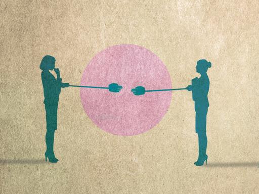 Illustration zweier Personen, die sich statt ihrer Hände Stöcke mit Händen entgegenstrecken. Die Personen sind dunkel, schattig, vor braun-beigem Hintergrund. Die Hände treffen sich vor einem rosa Kreis.