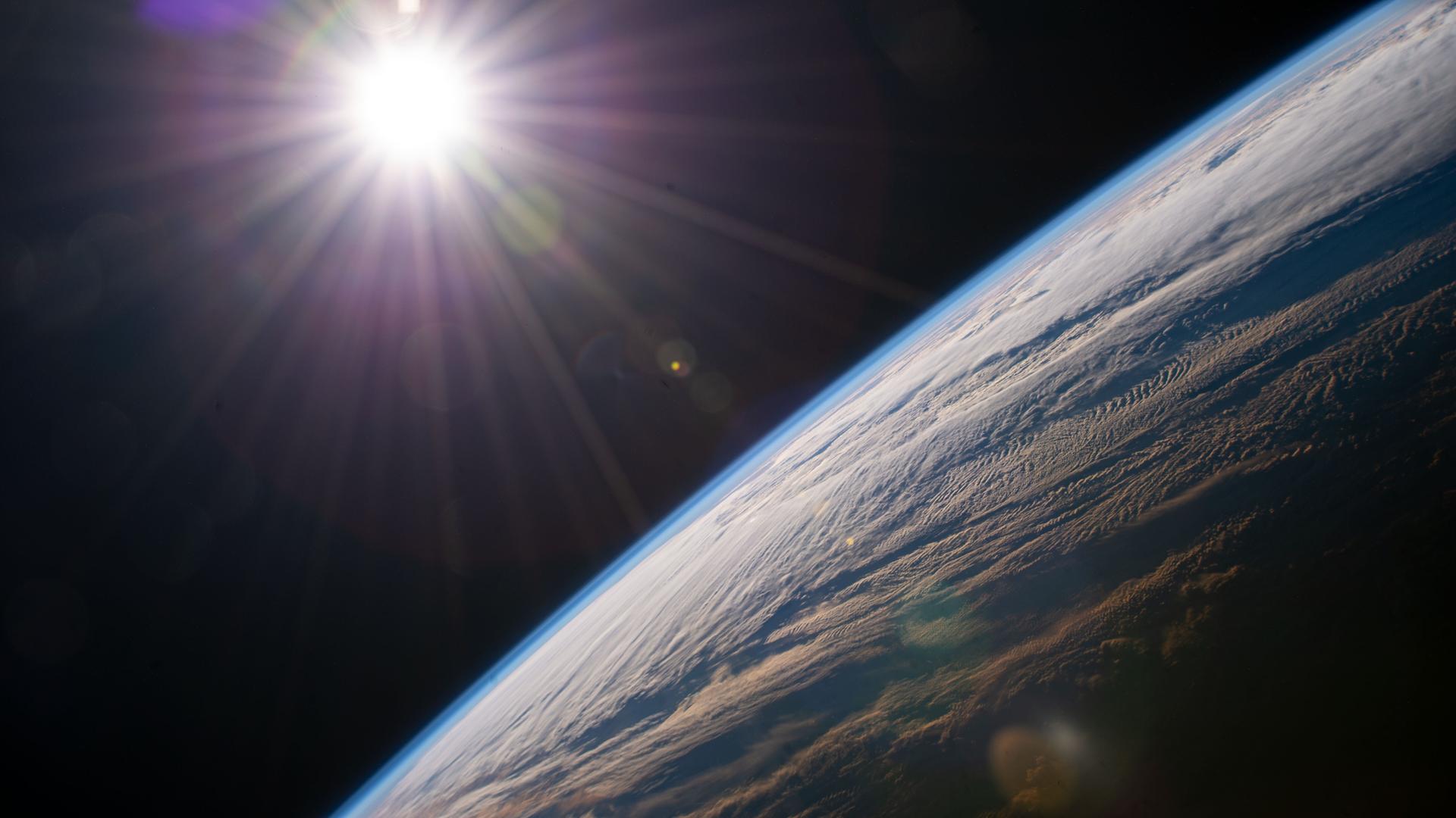 Die Sonne bescheint die Erdkugel Die Sonne bescheint die Erdkugel