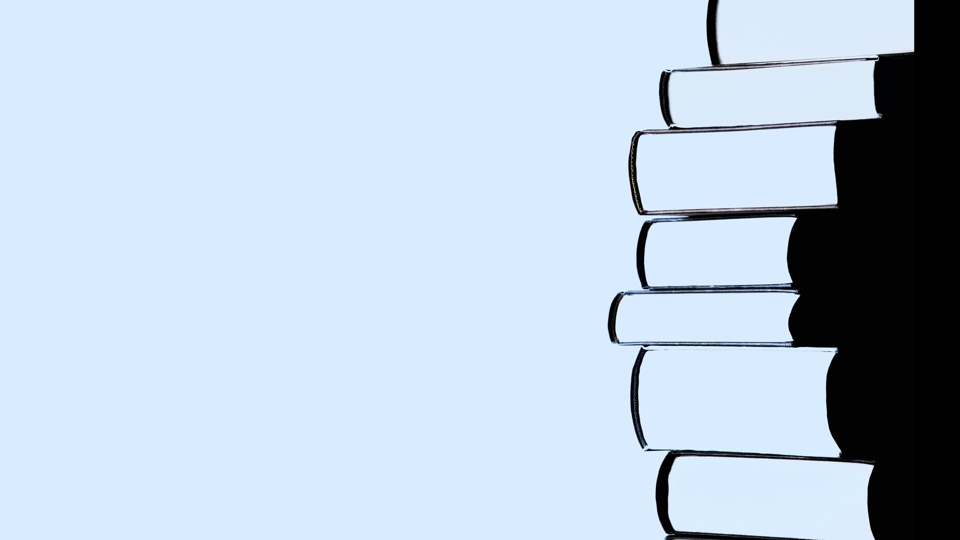 Stapel mit Büchern