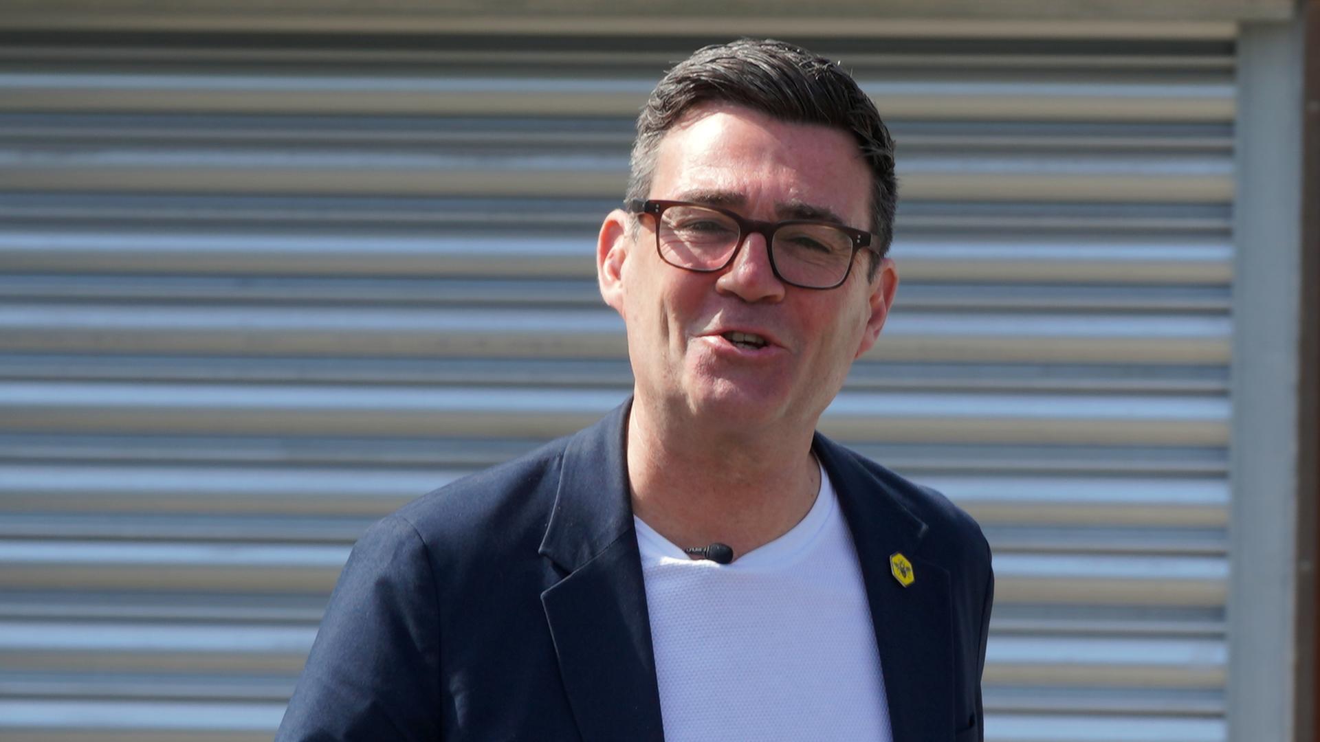 Andy Burnham kommt zum Start seiner Kampagne als Labour-Kandidat für die Nachwahlen in Makerfield, England.