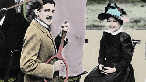 Marcel Proust, französischer Schriftsteller, spielt auf einem Tennisschläger Gitarre (Tennisplatz Boulevard Bineau in Paris, 1892).