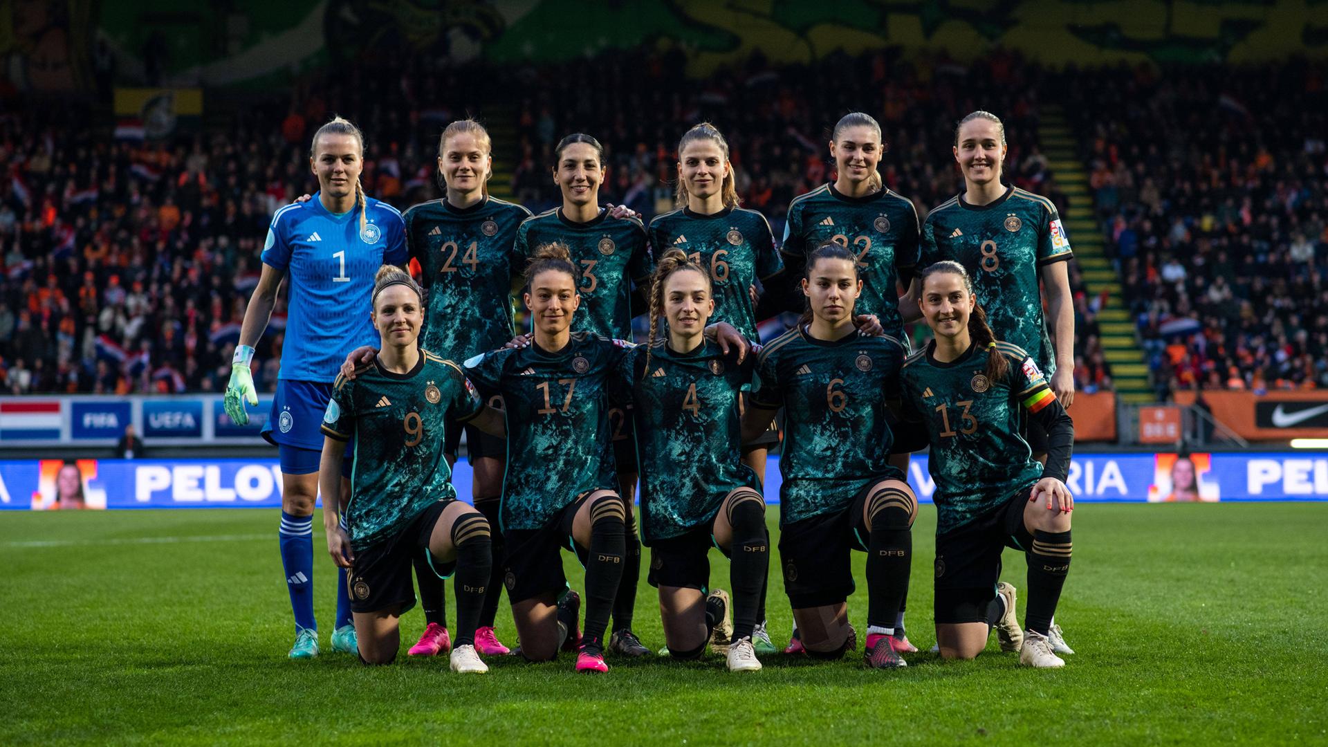 Die deutsche Fußball-Nationalmannschaft der Frauen vor dem Testspiel gegen die Niederlande.