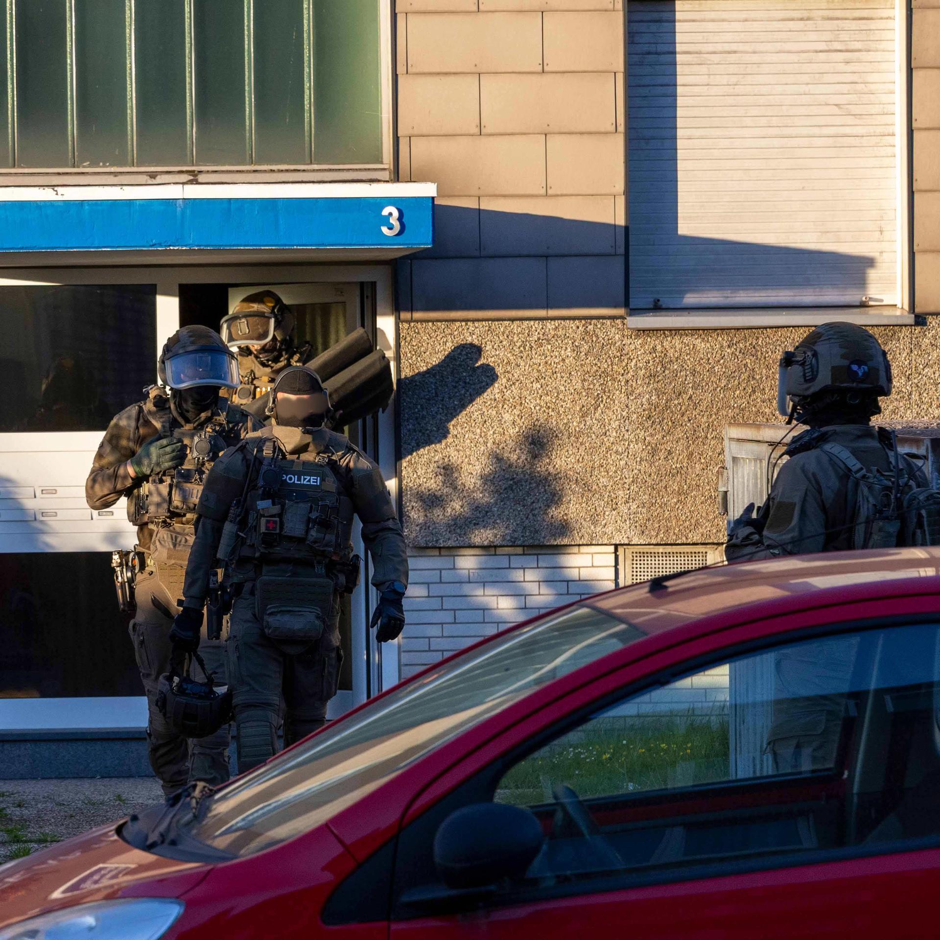 Organisierte Kriminalität - Polizei durchsucht Häuser in NRW und Niedersachen