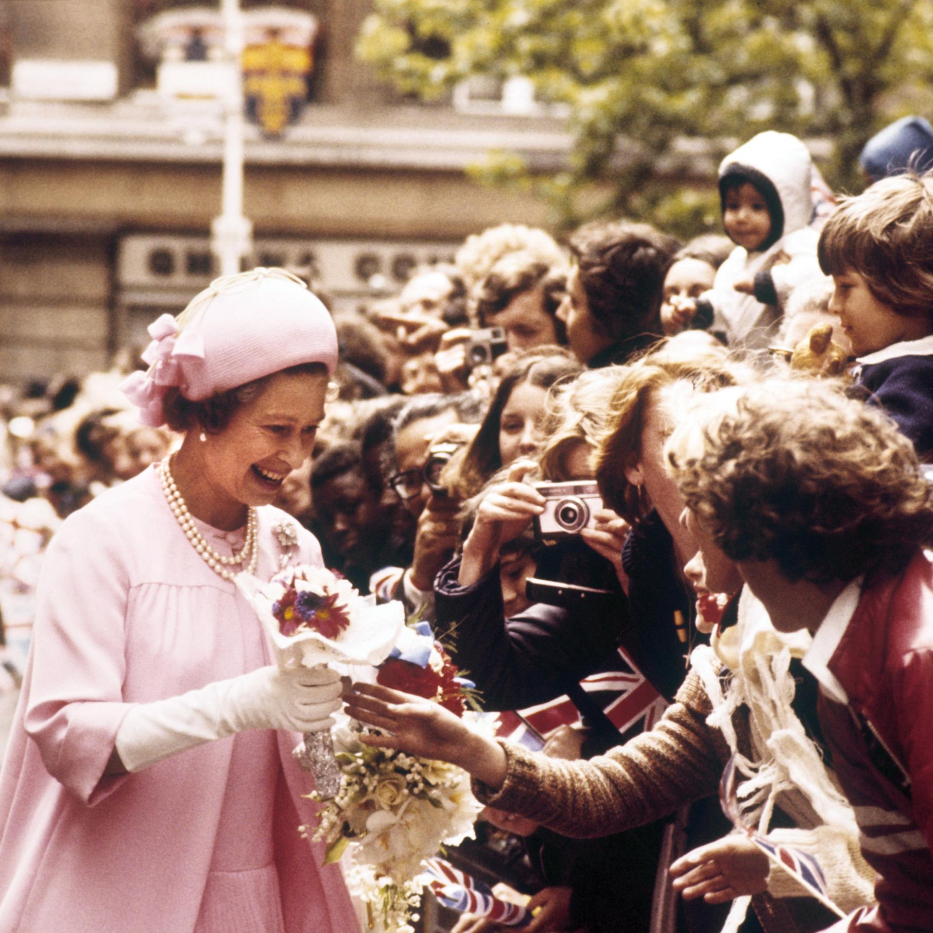 Craig Brown: „Q. Das unglaubliche Leben der Queen“ - Zwischen Fassade und Faszination