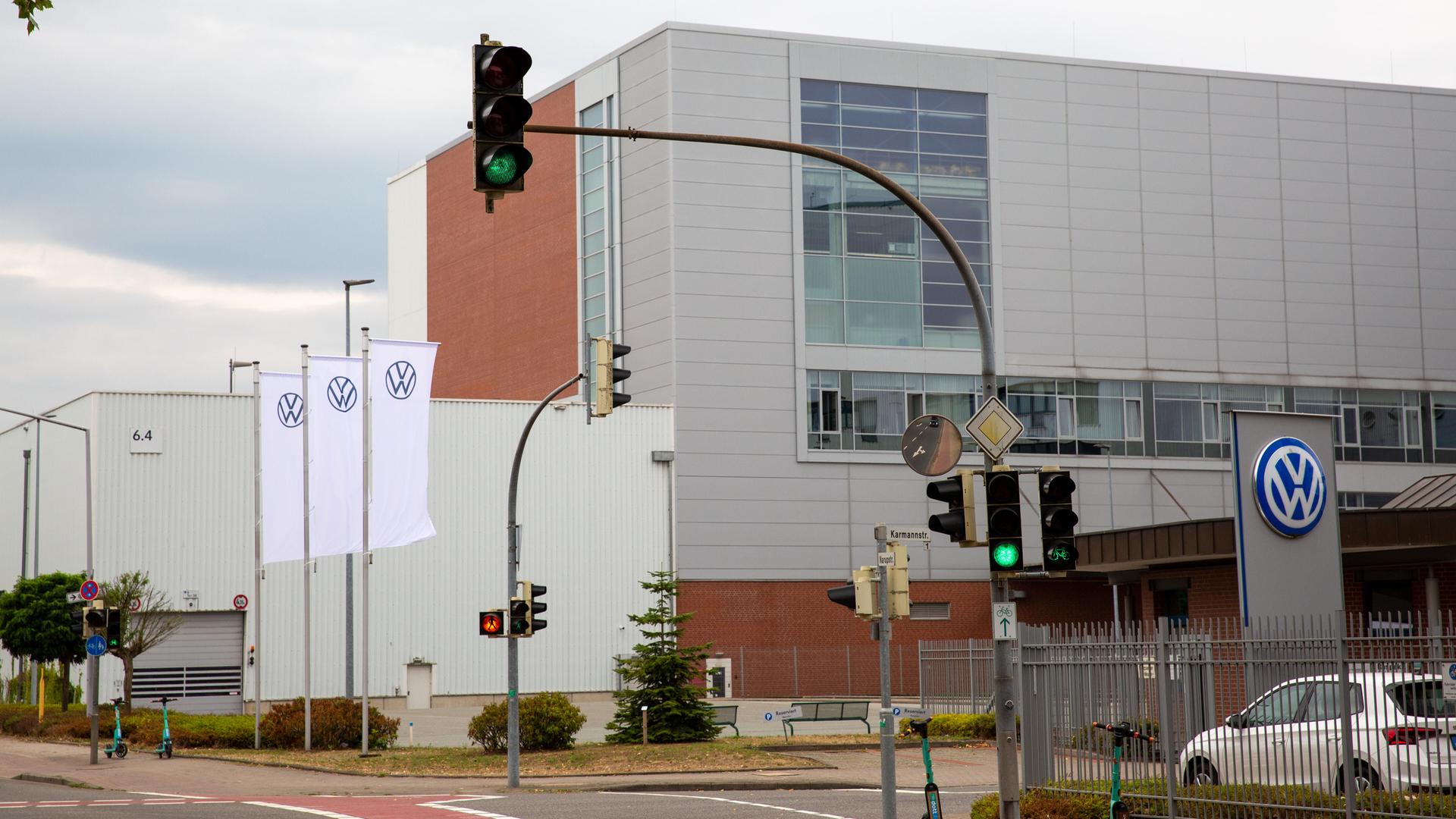 Das Gebäude mit Haupteingang vom Volkswagenwerk in Osnabrück