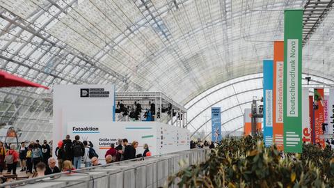 Impressionen von der Leipziger Buchmesse 2023 und dem Deutschlandradio Messestand