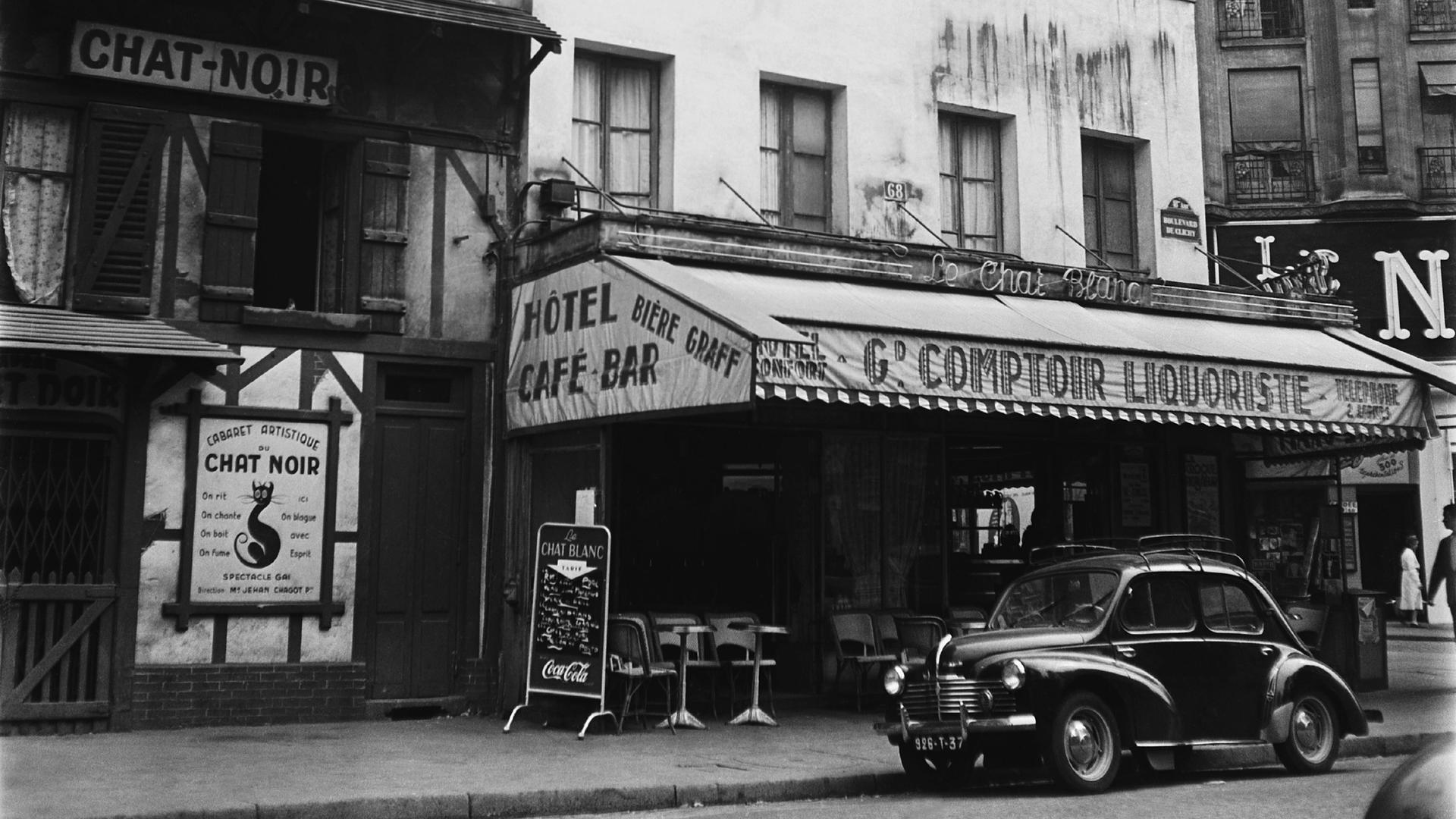 Eingang des Cabarets "Le Chat Noir"  in Paris in den 1950er-Jahren. 