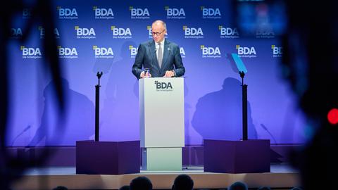 Bundeskanzler Friedrich Merz (CDU) spricht beim Deutschen Arbeitgebertag der Bundesvereinigung der Deutschen Arbeitgeberverbände (BDA) im Berliner Congress Center (BCC).