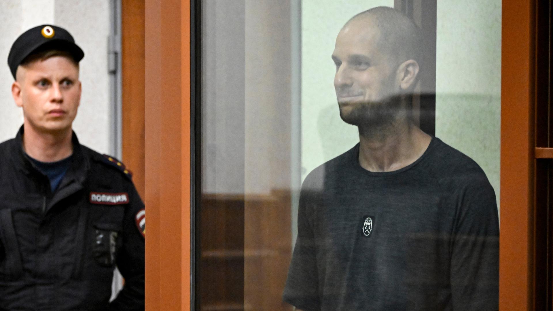 Der amerikanische Journalist Evan Gershkovich während der Urteilsverkündung am 19. Juli in Jekaterinburg. 