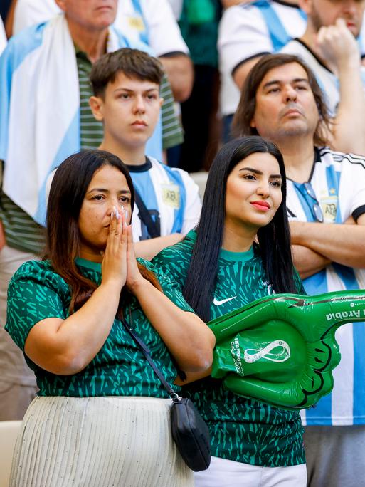 Fans von Saudi-Arabien während des Spiels der FIFA World Cup Qatar 2022